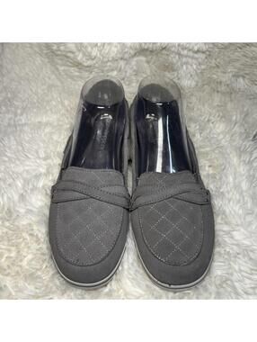 Grasshoppers Women's Windham Size 7.5 Slip-On Suede Fashion Sneaker